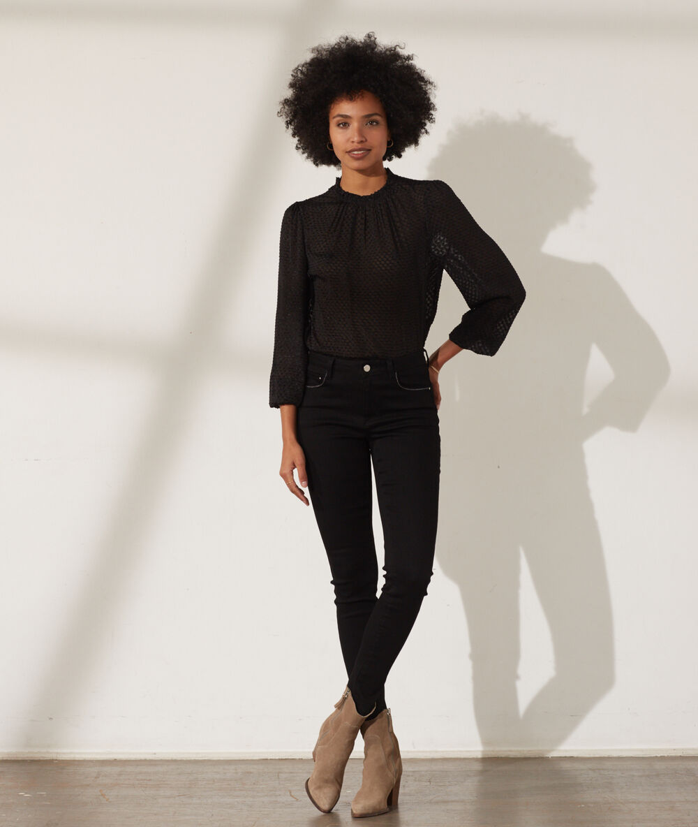 Blusa tul plumeti negro.