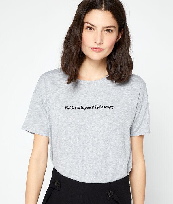 Camiseta ‘feel free to be yourself. You’re amazing’ Camiseta ‘feel free to be yourself. You’re amazing’