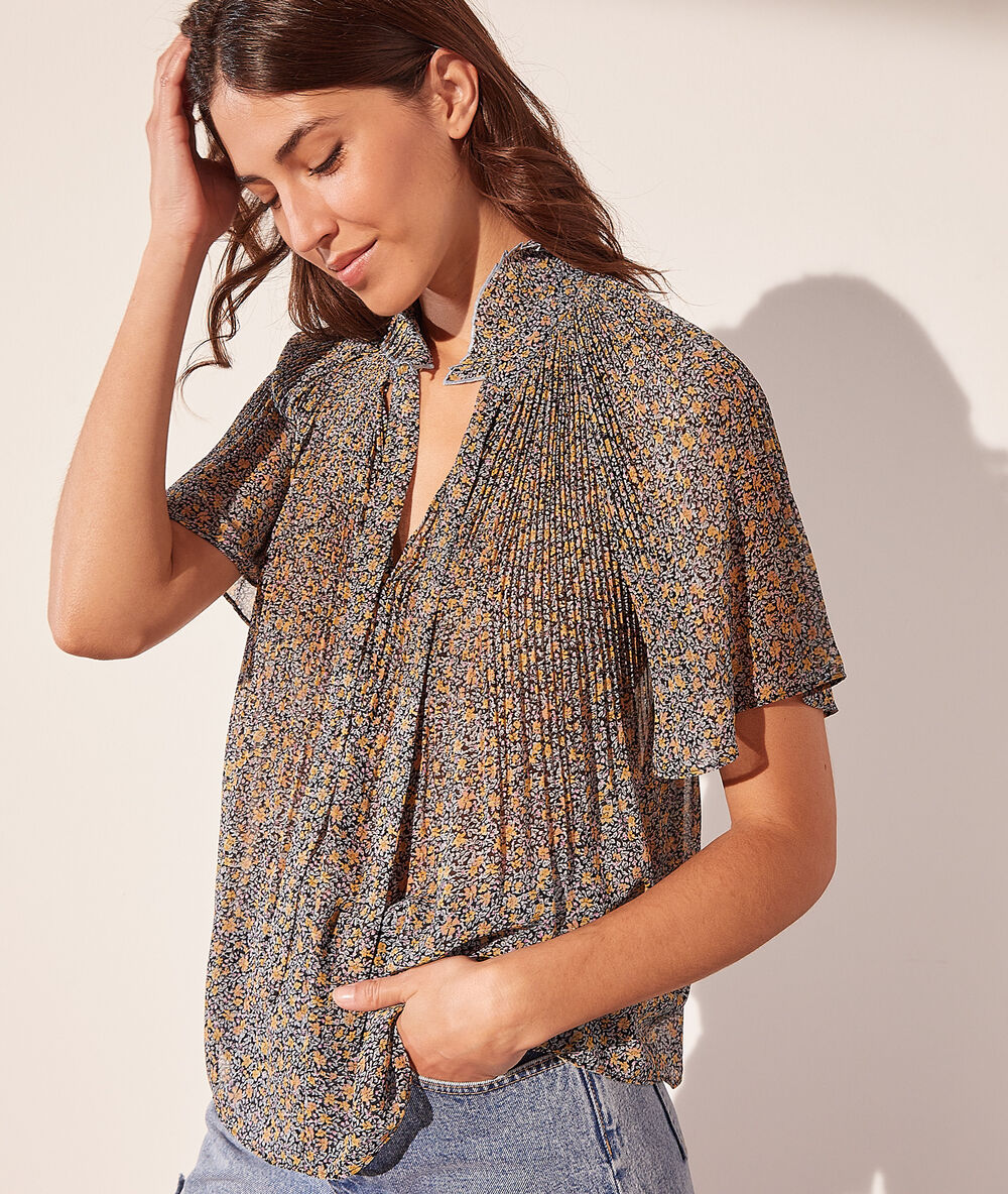 Blusa estampada multicolor.