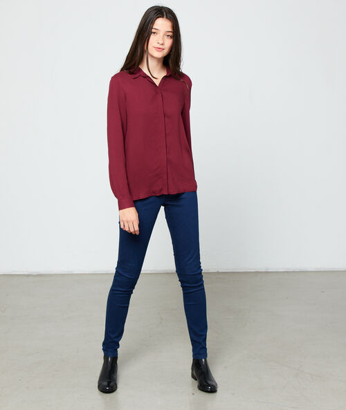 Camisa vaporosa burdeos.