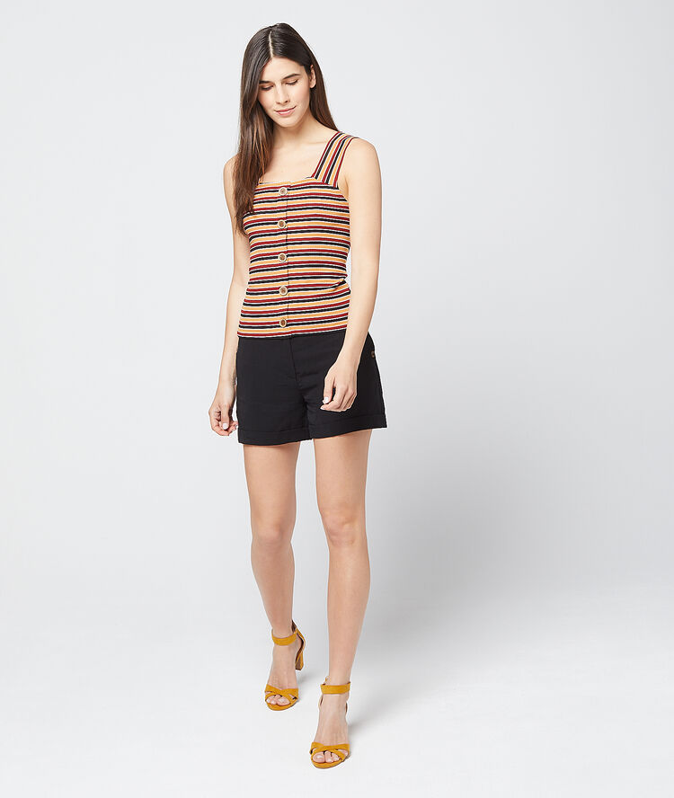 Camiseta a rayas ocre.
