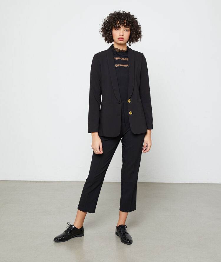 Chaqueta de sastre negro.