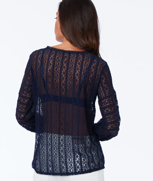 Blusa motivos guipur azul marino.