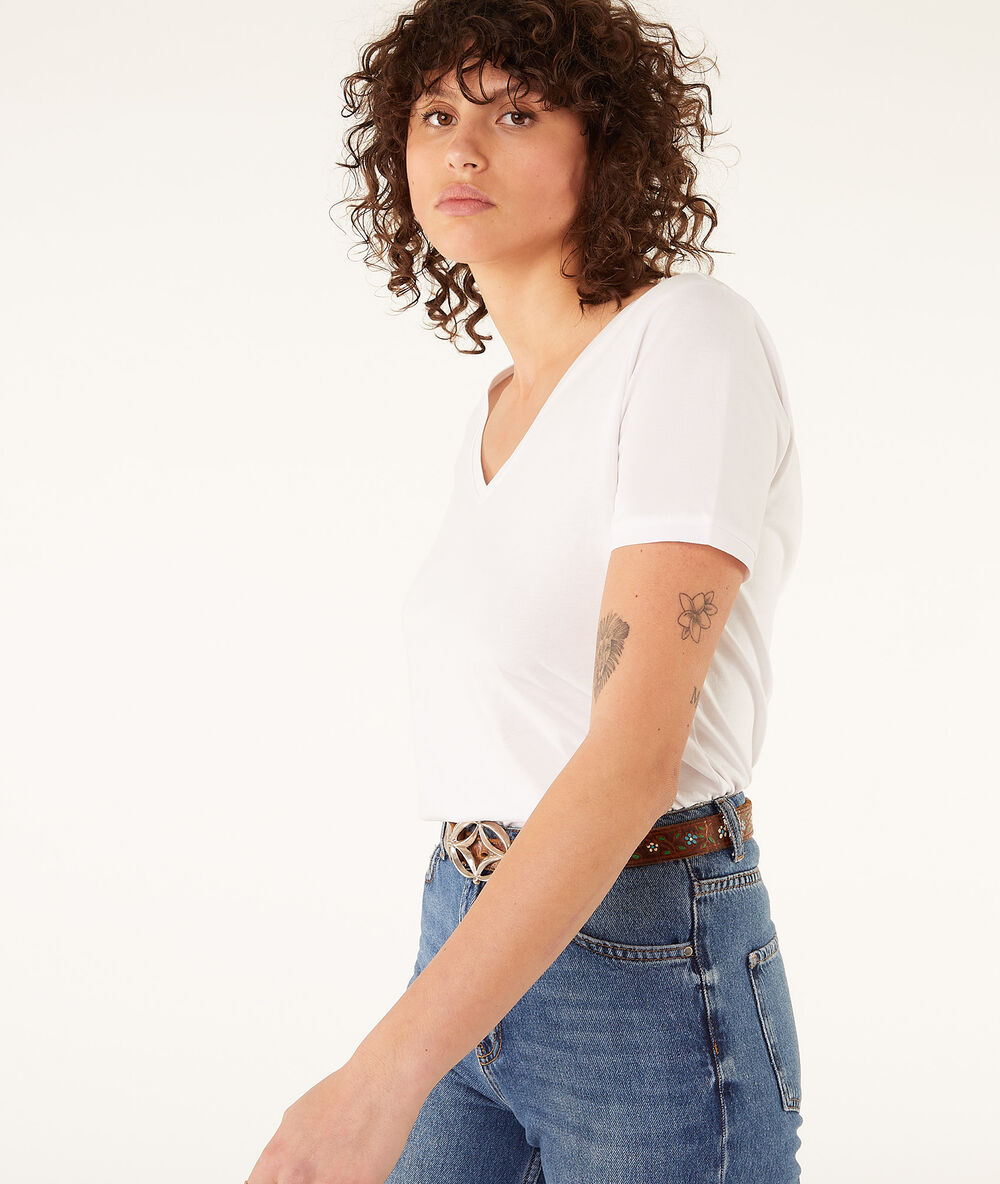 Camiseta lisa escote en v blanco.