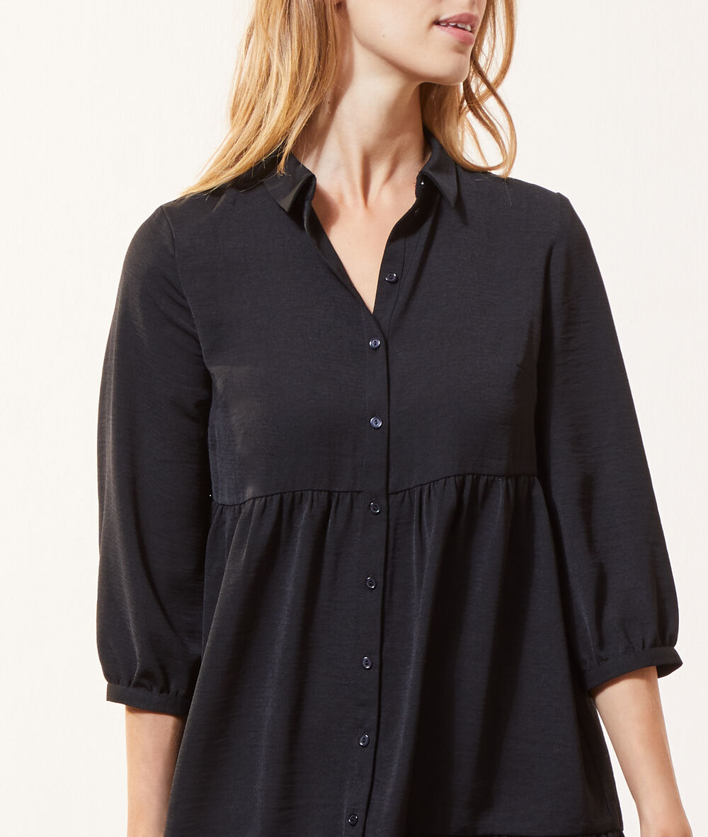 Vestido vaporoso negro.