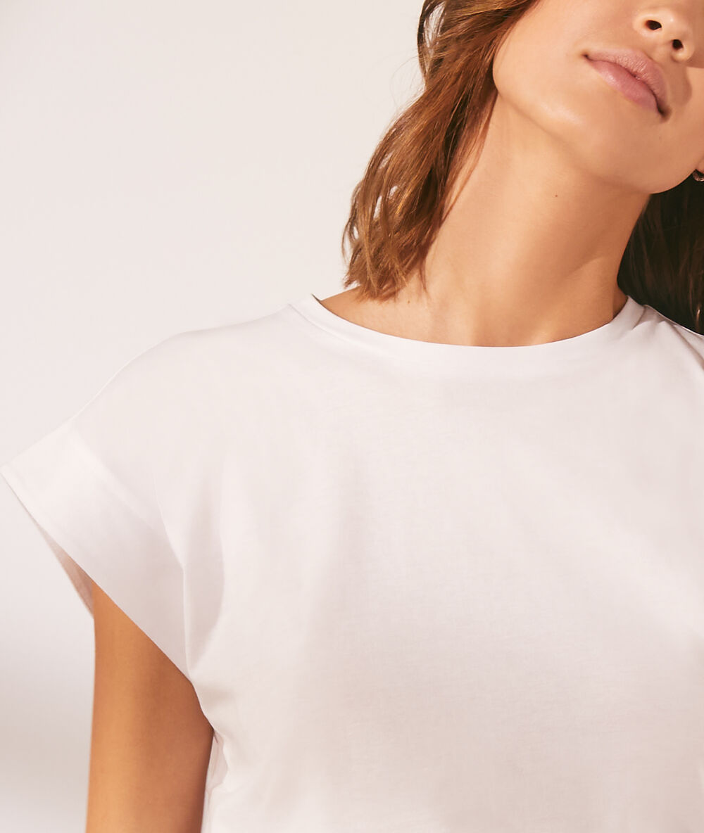 Camiseta cuello redondo blanco.