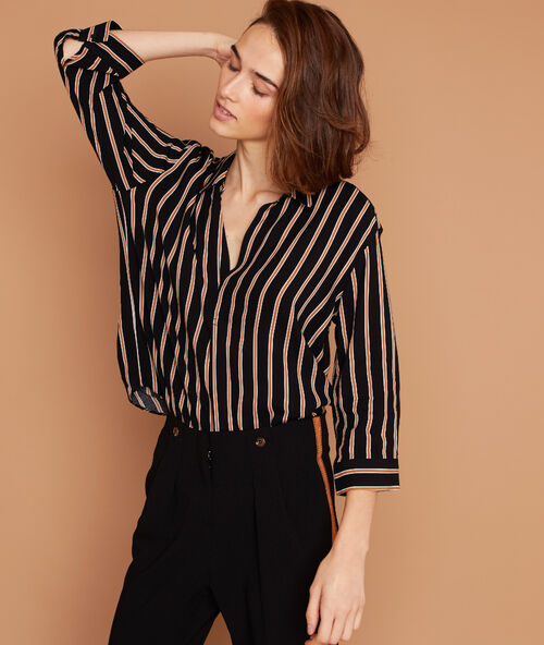 Camisa a rayas negro.