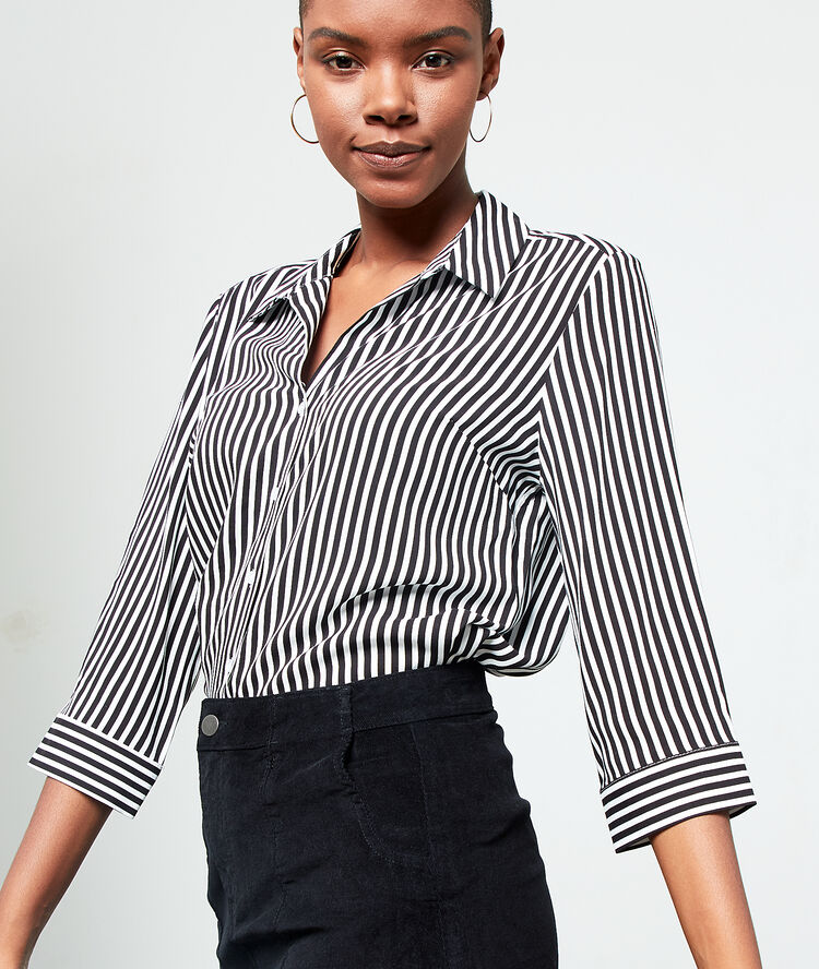 Camisa a rayas negro.