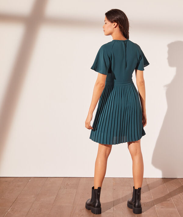 Vestido plisado con volantes Vestido plisado con volantes