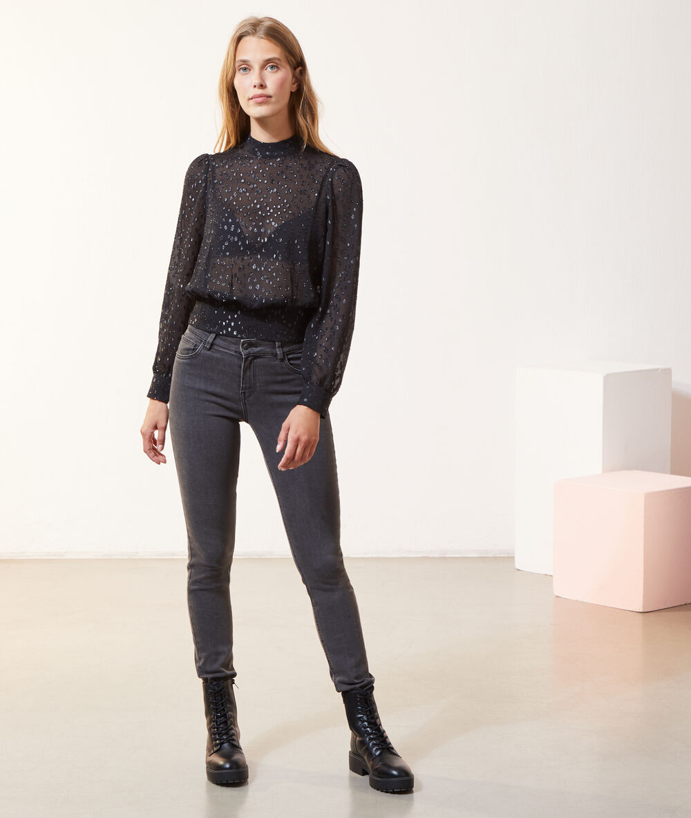 Blouse plumetis transparente noir.