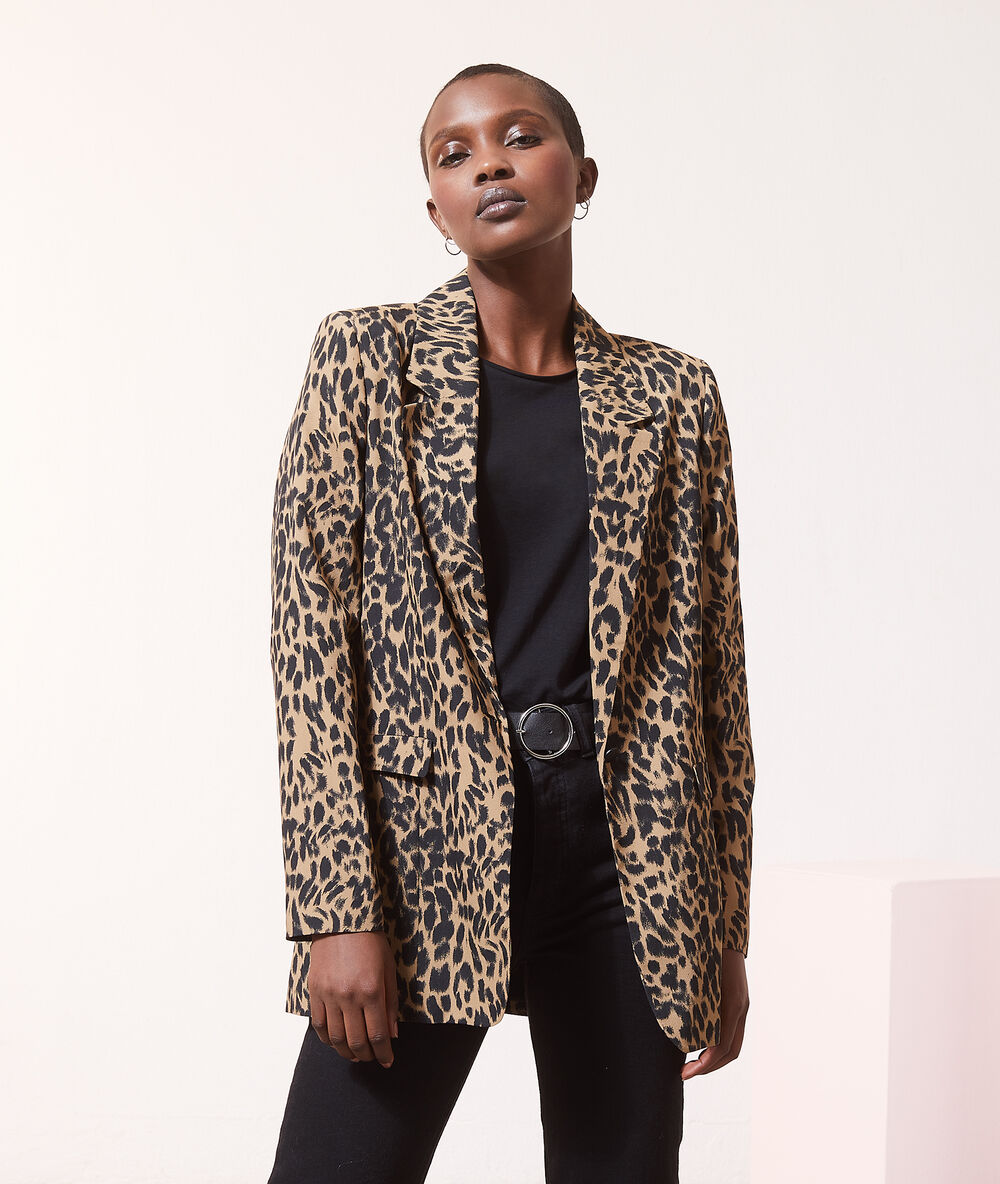 Americana entallada estampado leopardo negro.