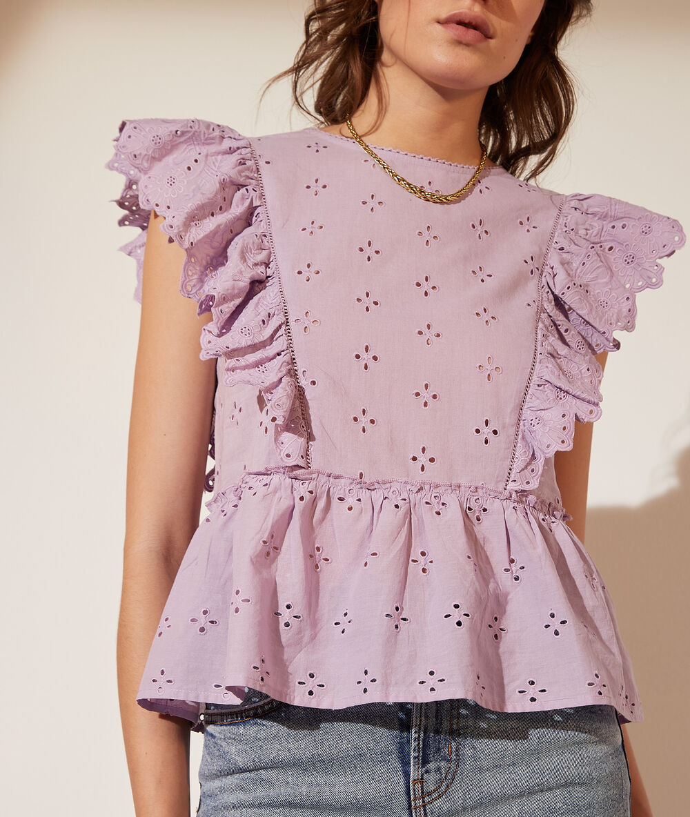 Top con volantes y bordados ingleses lila.