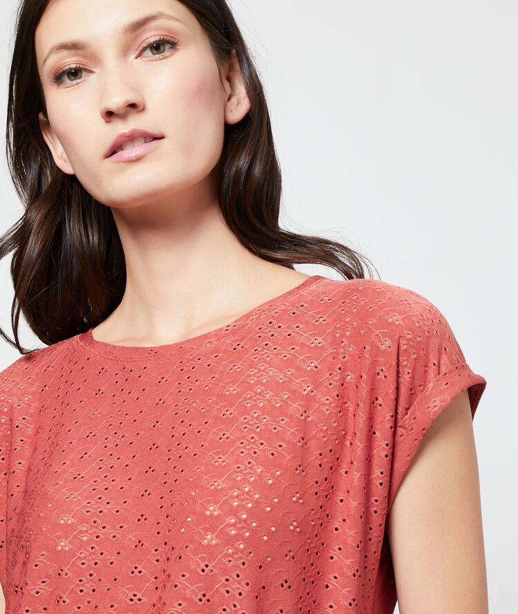 Camiseta calada cuello redondo rojo.
