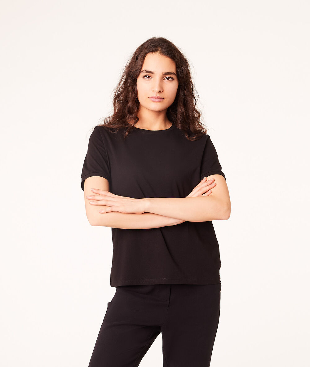Camiseta lisa negro.