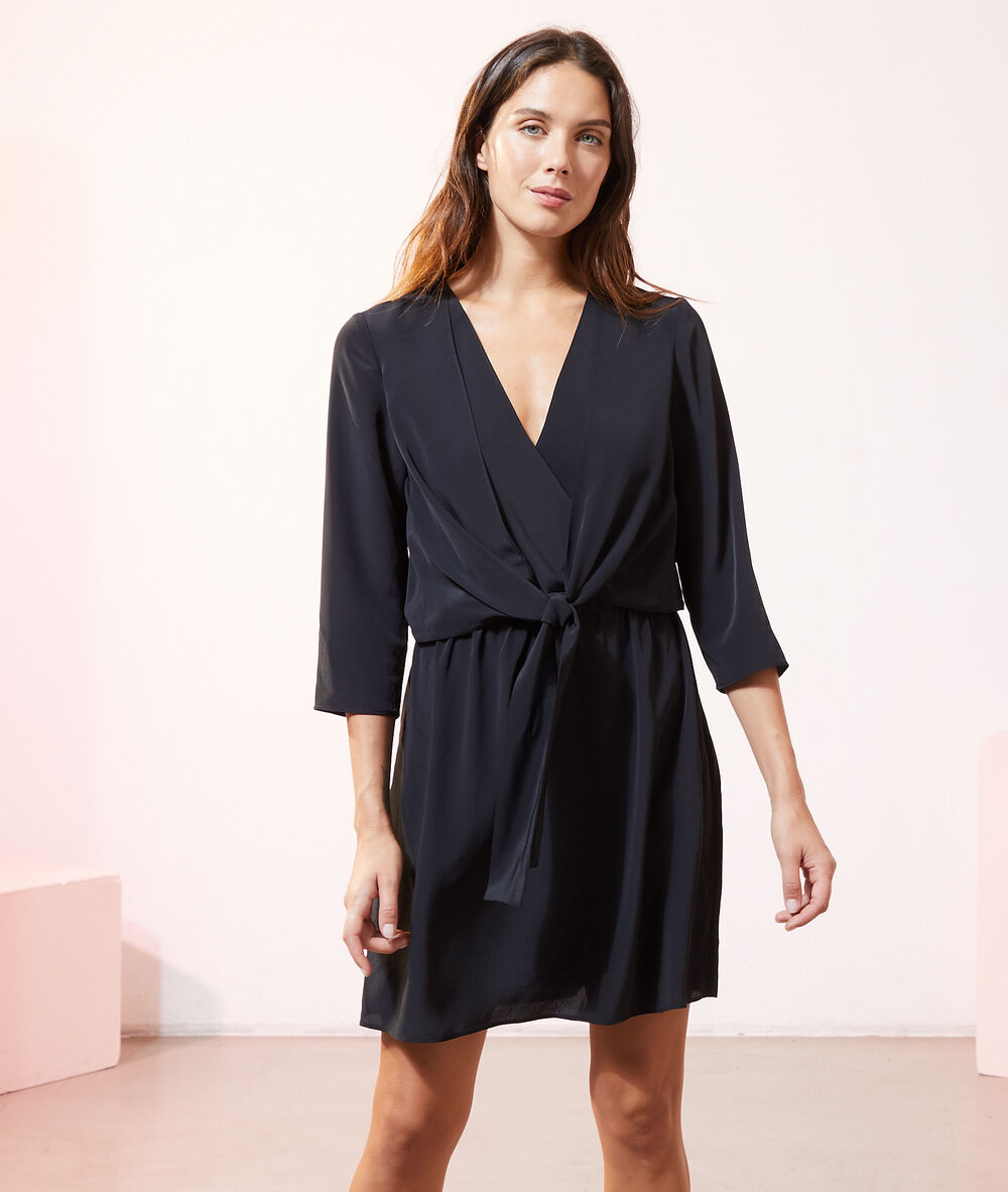 Robe nouée noir.