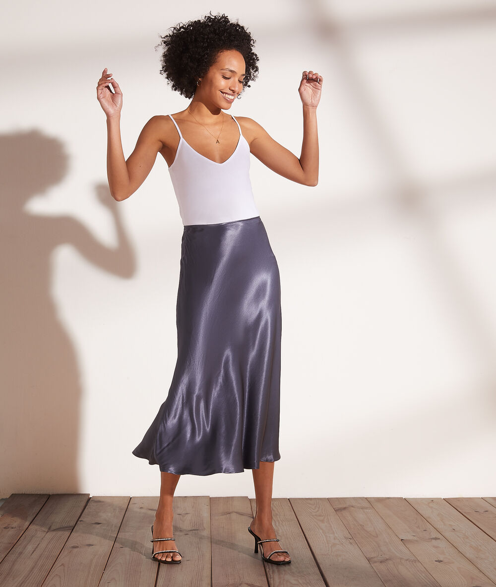 Falda midi satinada c.gris.