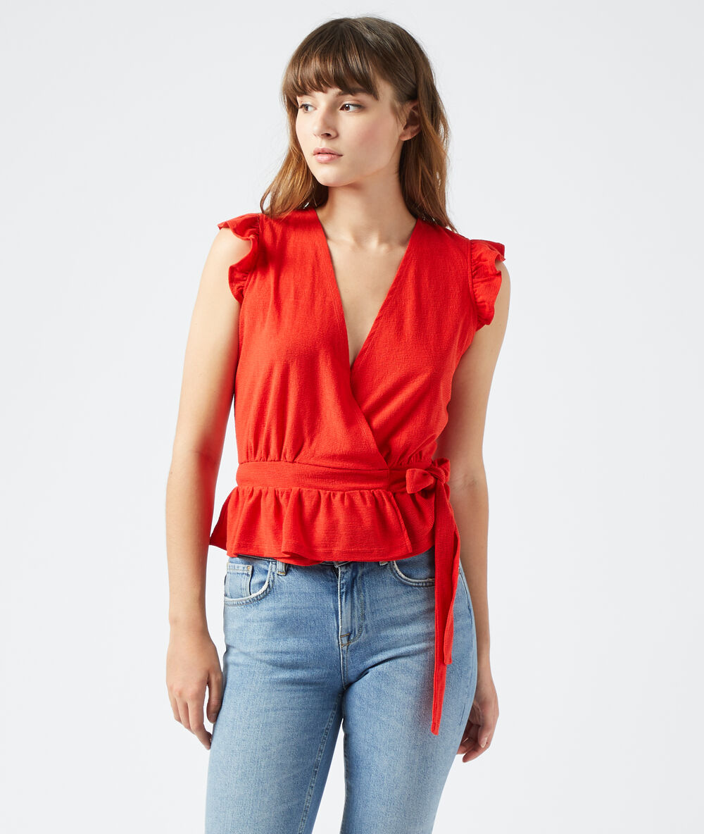 Top escote cruzado rojo.