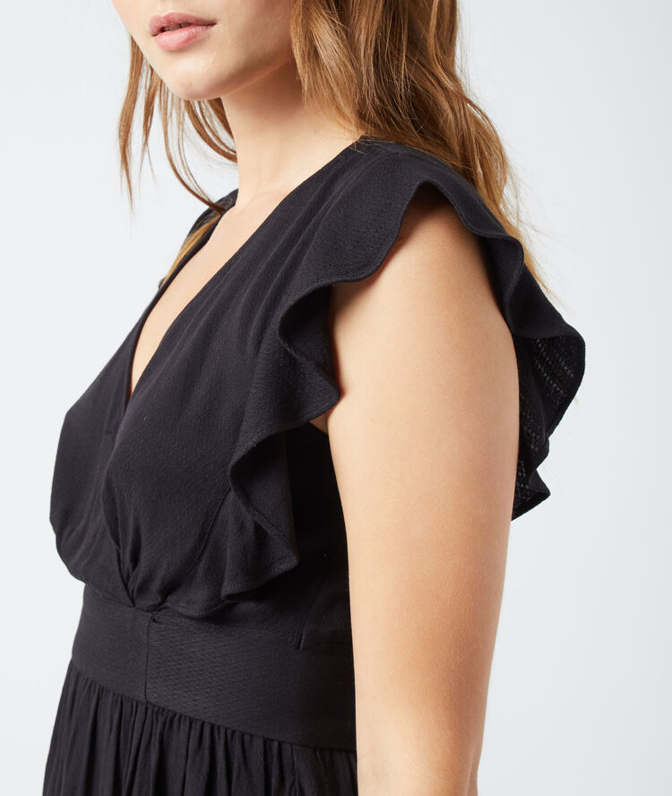Vestido con volantes negro.