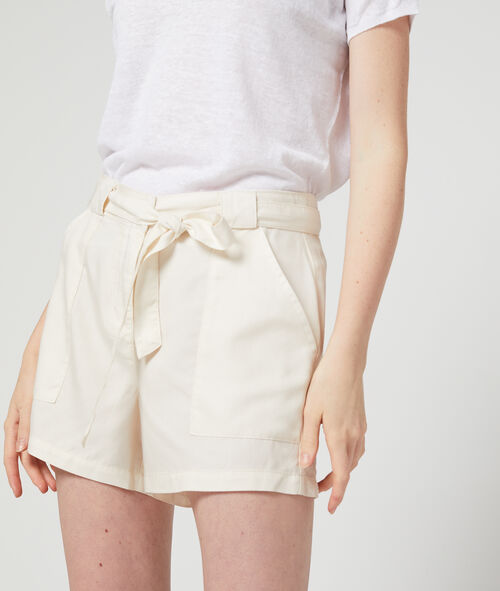 Pantalón corto con cinturón de Tencel Pantalón corto con cinturón de Tencel
