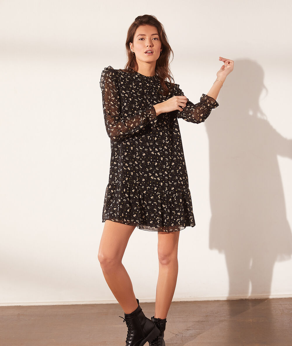 Vestido vaporoso estampado floral negro.