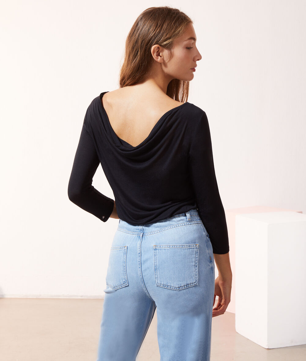 Body manga larga cuello ancho negro.