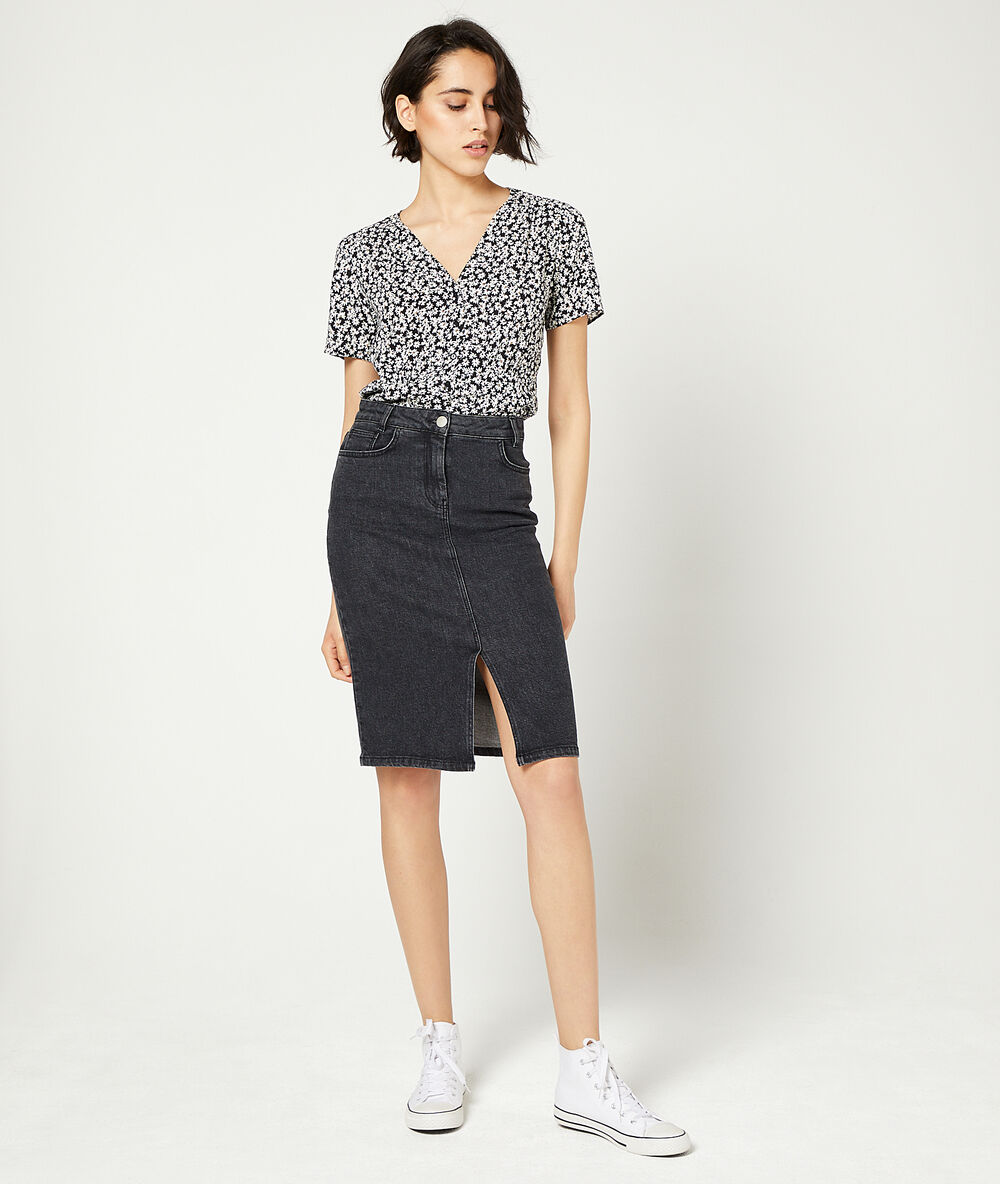 Blusa estampado floral negro.
