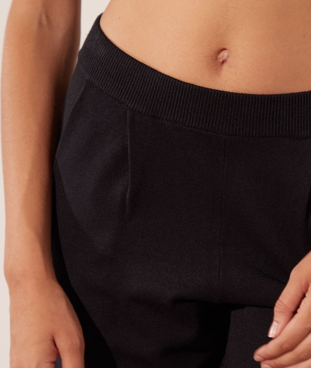 Pantalón jogger negro.