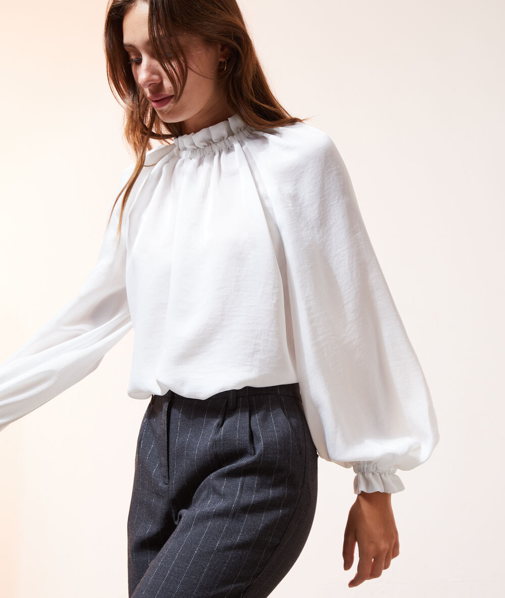 Blusa detalles fruncidos ecru.