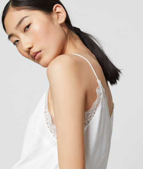 Camisola escotada de guipur Camisola escotada de guipur