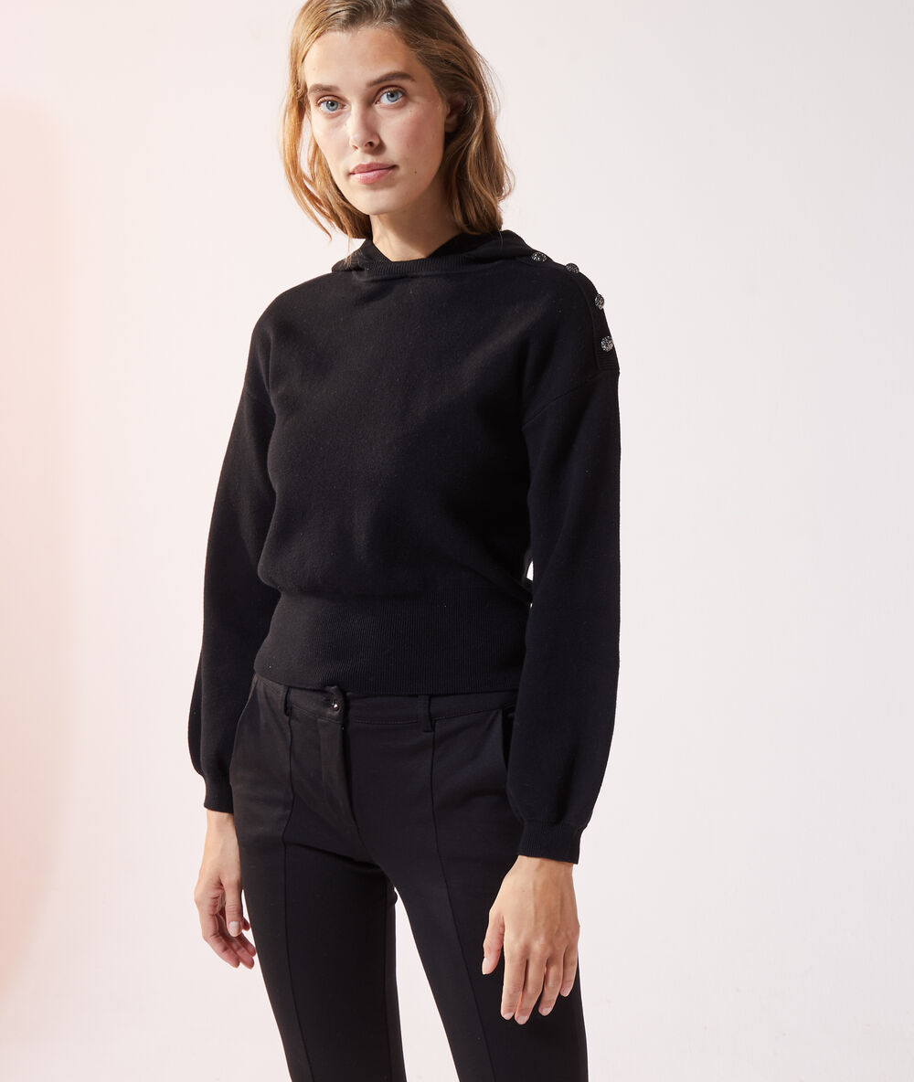 Sudadera con capucha negro.