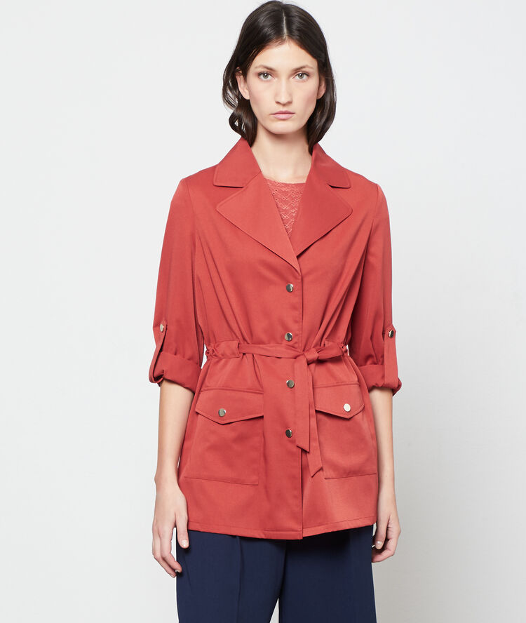 Trench corto rojo.