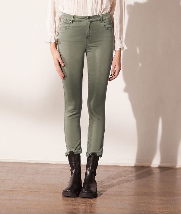 Pantalón vaquero estrecho Pantalón vaquero estrecho