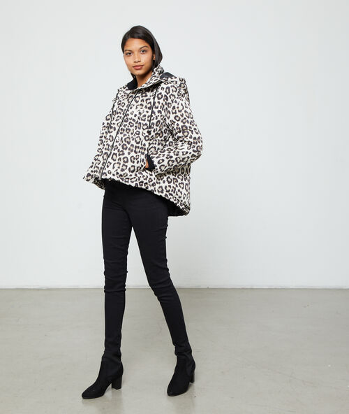 Chaqueta estampado leopardo negro.