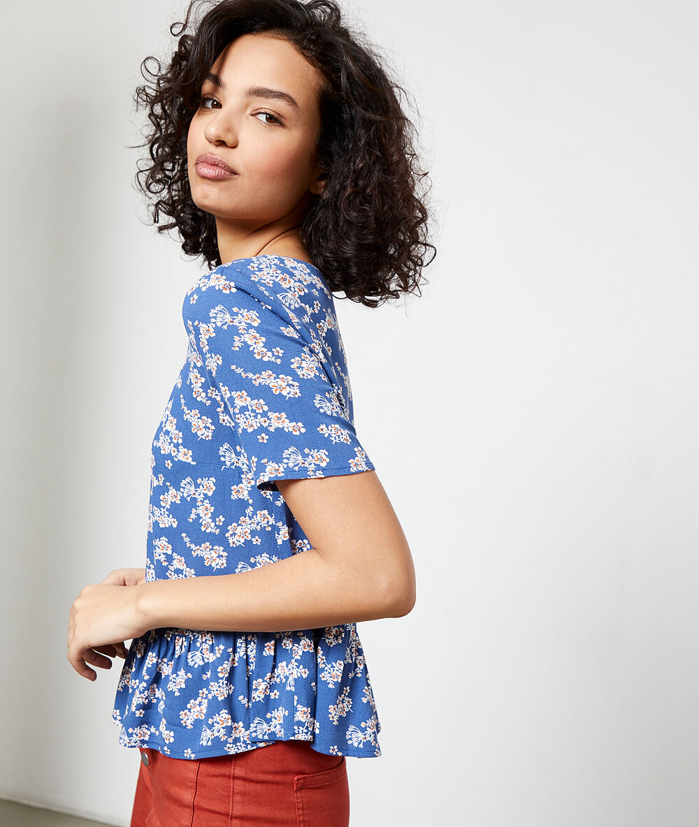 Blusa estampado floral azul.