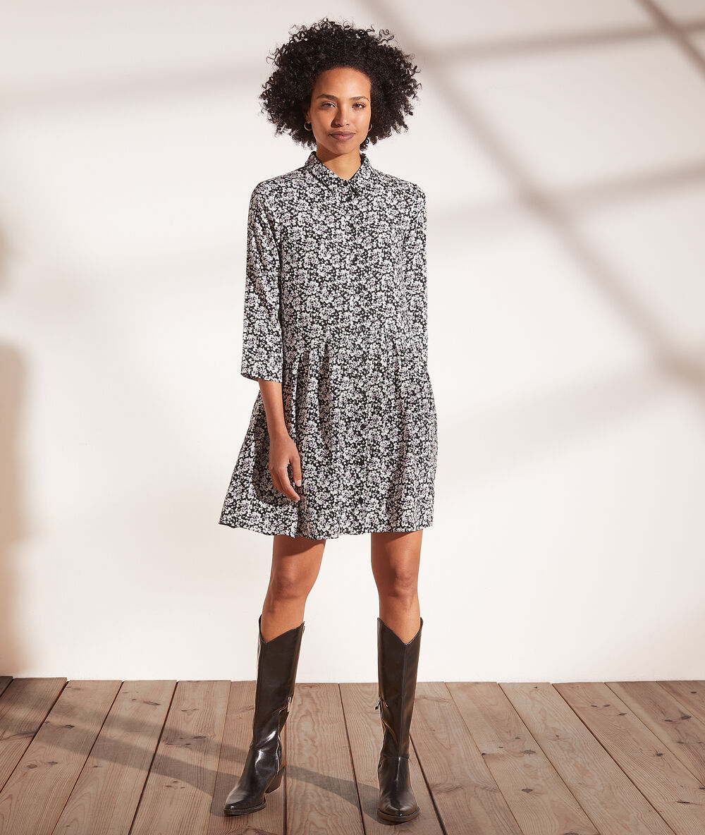 Vestido corto estampado negro.