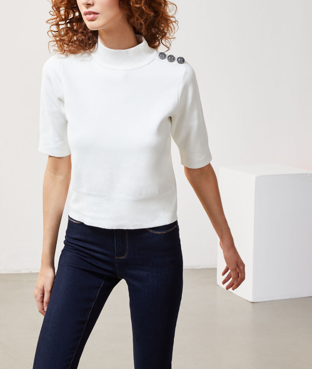 Jersey fino con botones laterales crudo.