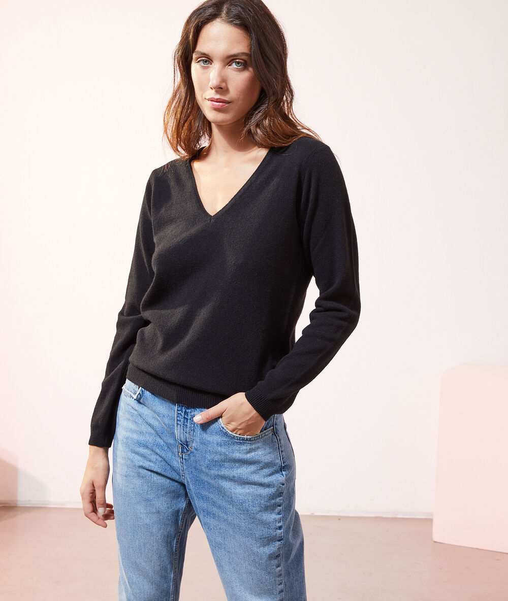 Jersey de cachemira, escote en v negro.