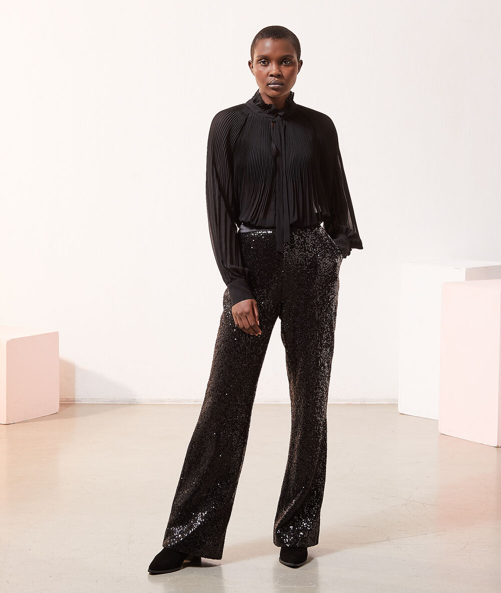 Pantalón acampanado lentejuelas negro.