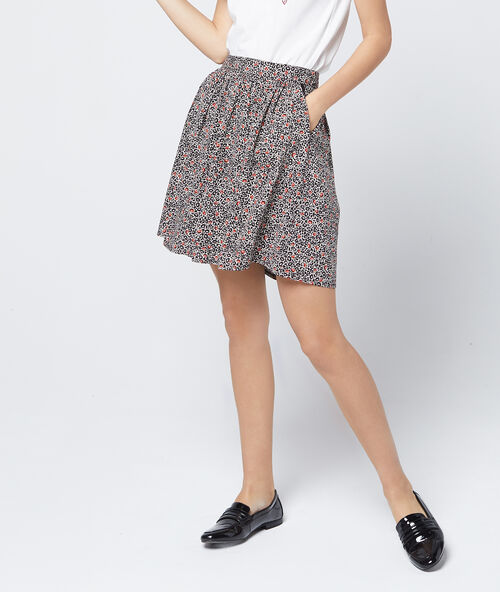 Falda acampanada estampado floral negro.