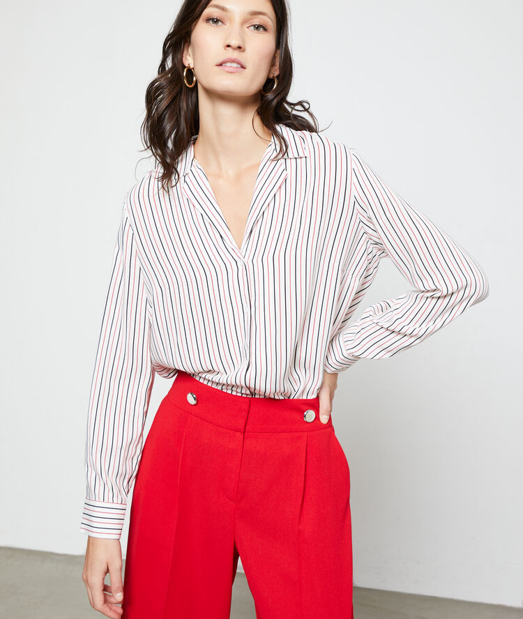 Pantalón ancho carmín.