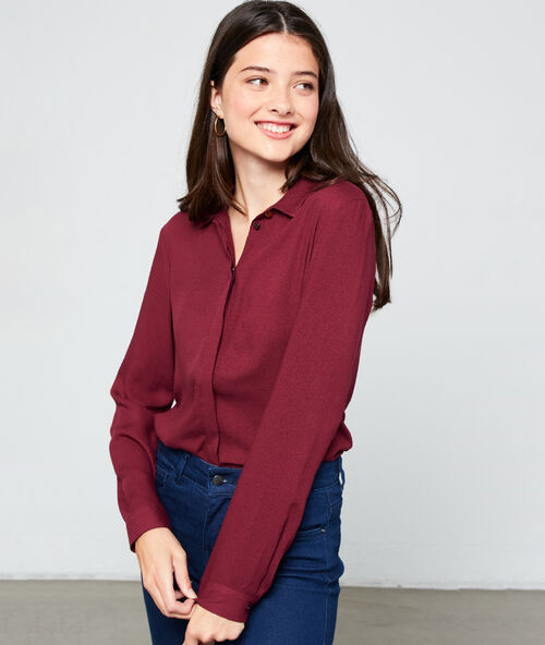 Camisa vaporosa burdeos.