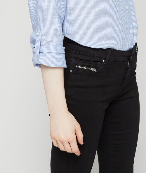 Pantalón ajustado 100% en algodón negro.