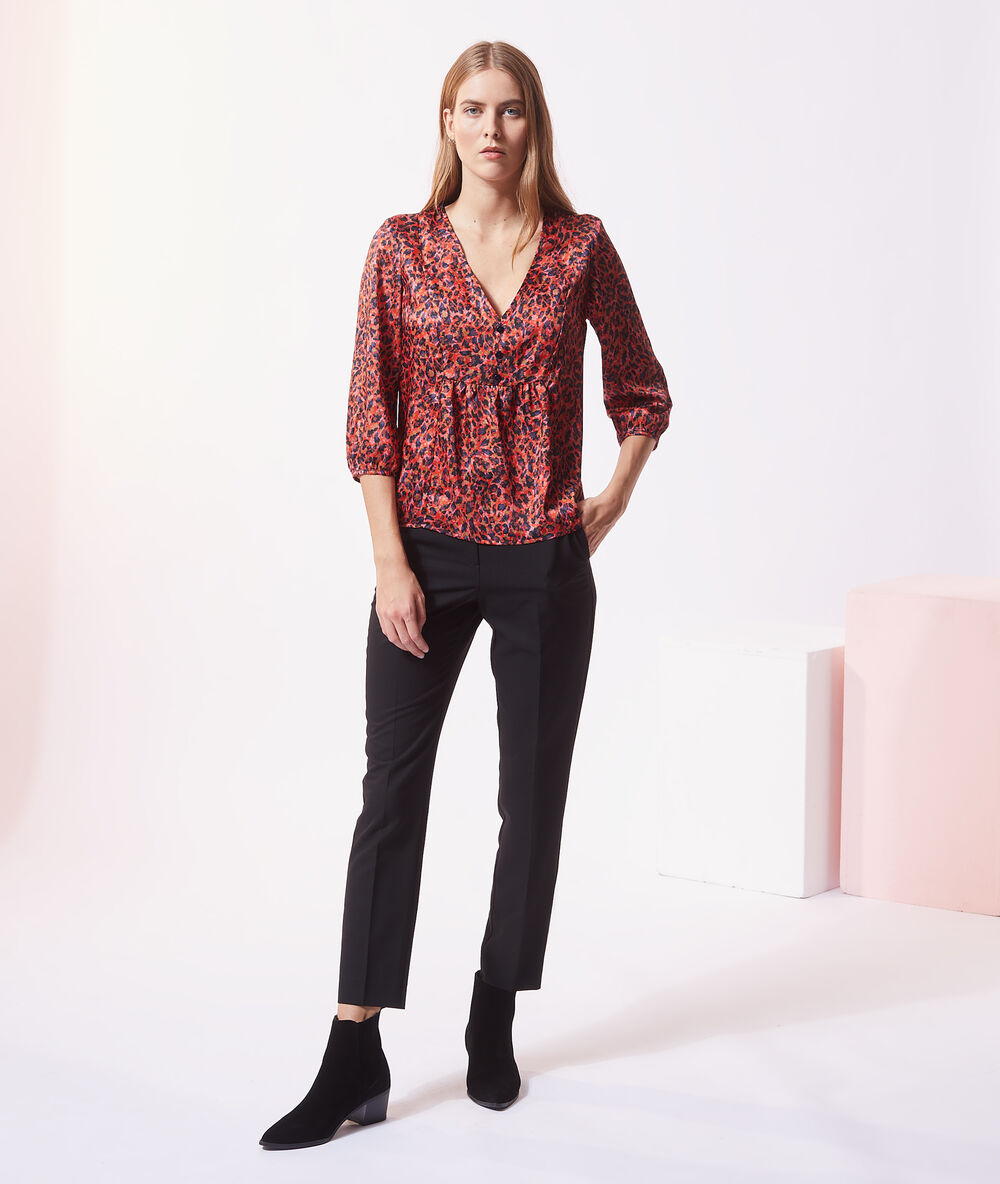 Blouse satinée imprimé fleuri orange.