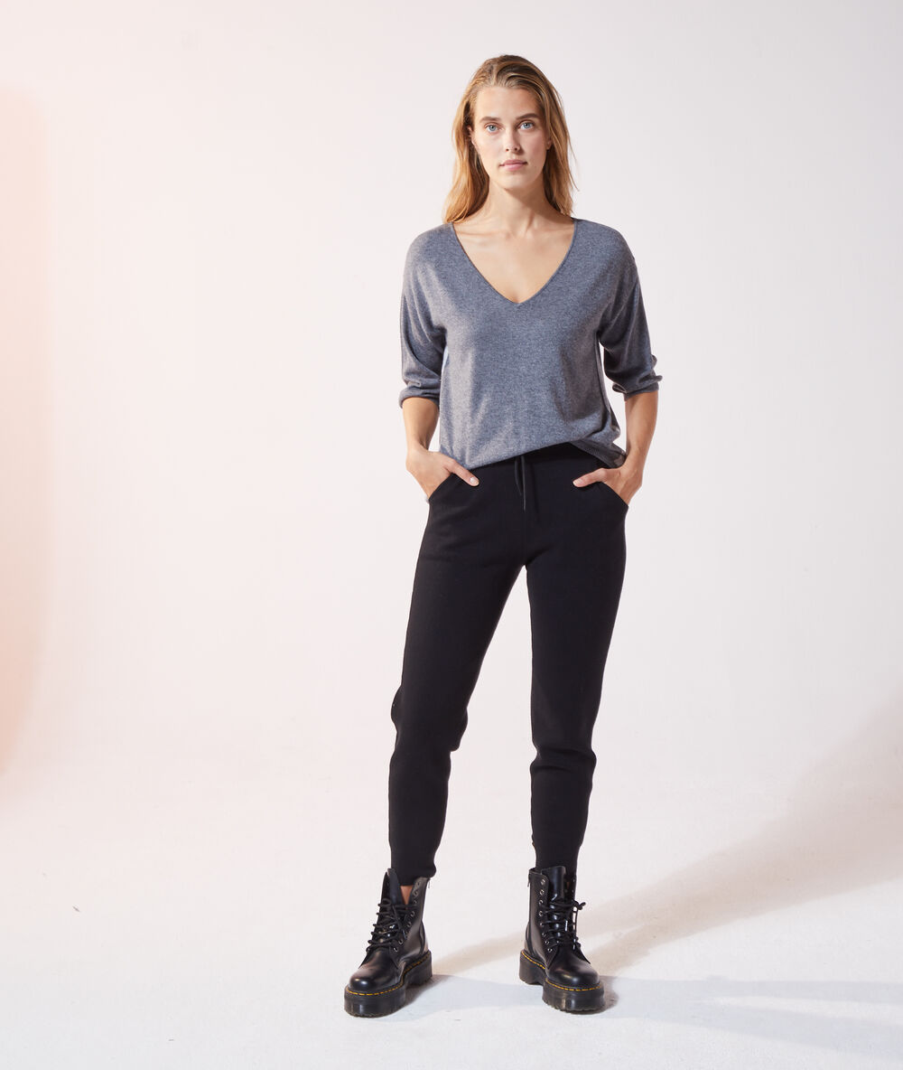 Jersey fino escote en v c.gris jaspeado.