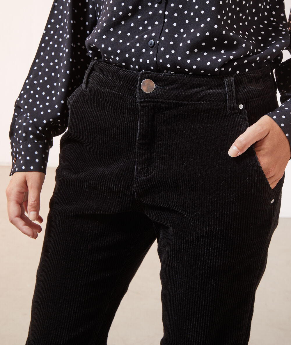 Pantalones de pana aterciopelados negro.