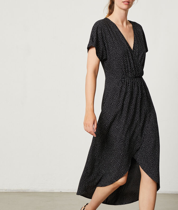 Vestido largo estampado de lunares negro.