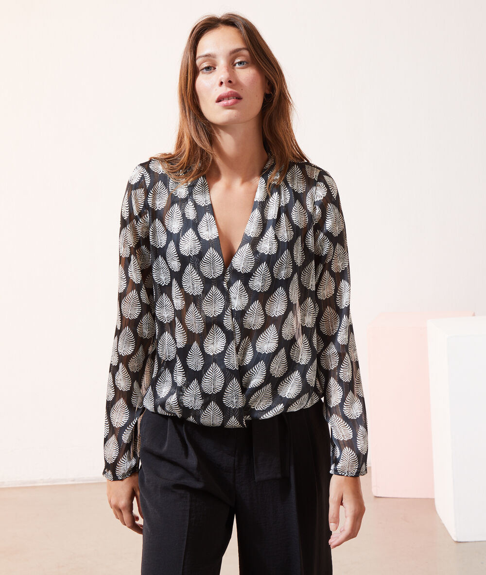Blusa escote cruzado negro.