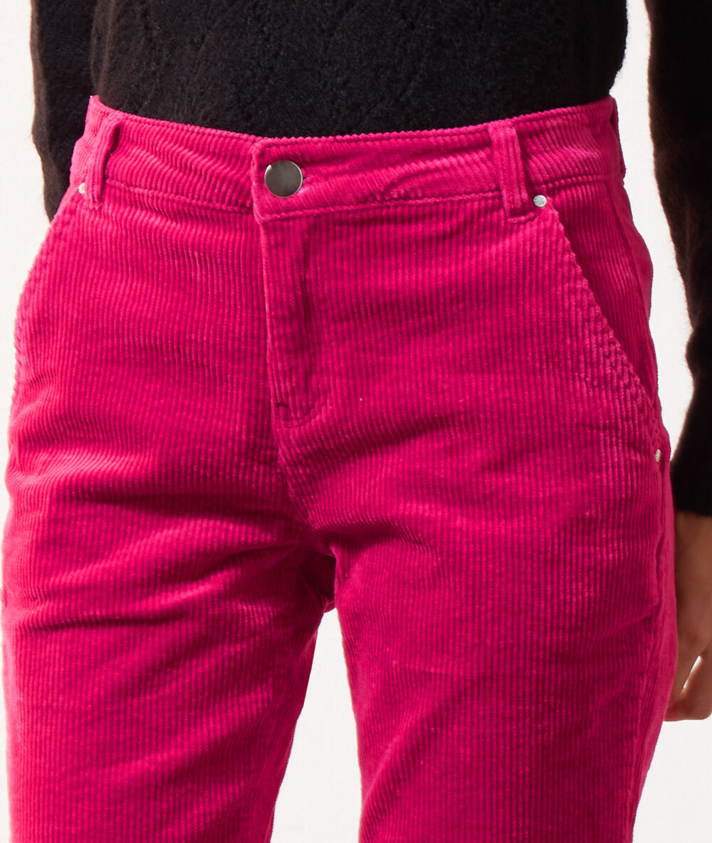 Pantalones de pana aterciopelados fucsia.