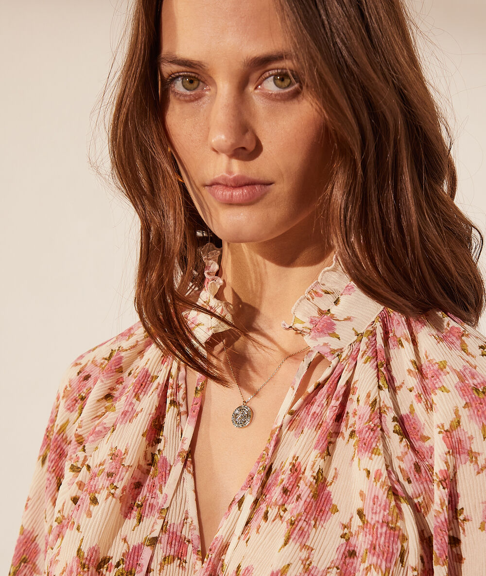 Blusa estampado floral crudo.
