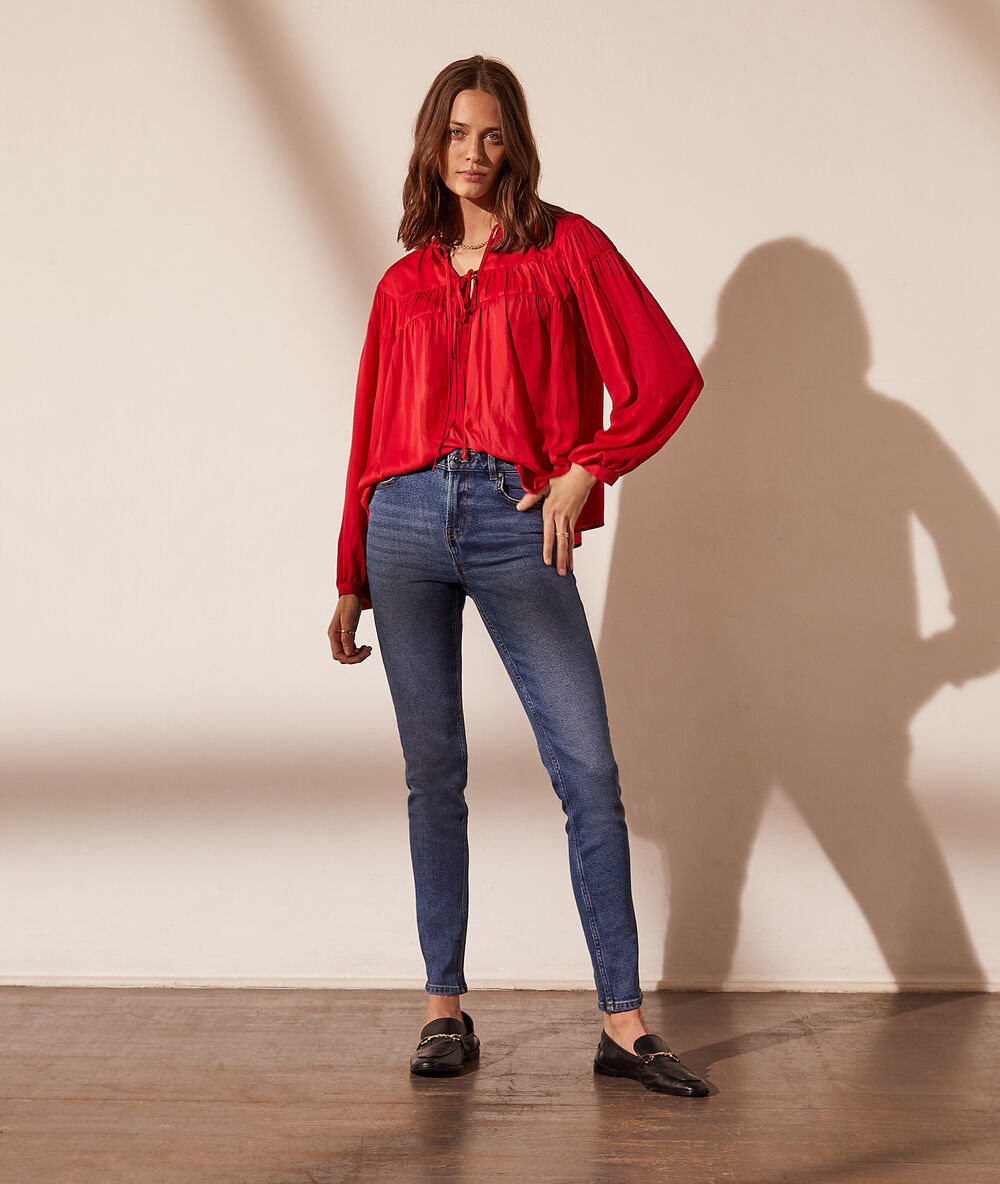Blusa mangas abullonadas fucsia.